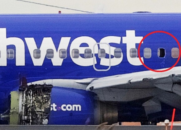 image: Hvordan kan en person fysisk bli sugd ut gjennom flyvinduet?